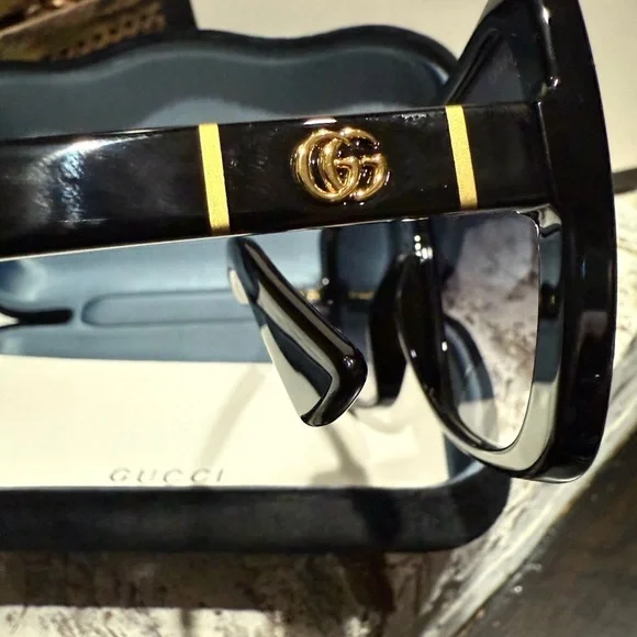 Gucci Black and Gold Luxury Glasses - Picture 3 of 10